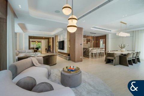 Villa in Arabian Ranches, Dubai 5 bedrooms, 450 sq.m. № 91322 - photo 3