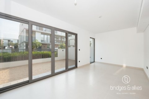 Снять в аренду виллу в Дубае: 4 спальни, 219.9м², № 78115 - фото 11