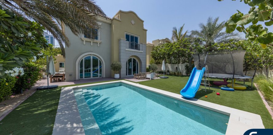 Вилла в Victory Heights, Dubai Sports City, Дубай, 5 спален, 446м², № 75568