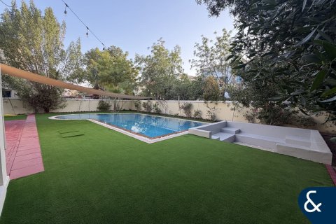 Снять в аренду виллу в Jumeirah Village Triangle, Дубай: 4 спальни, 689м², № 91118 - фото 3