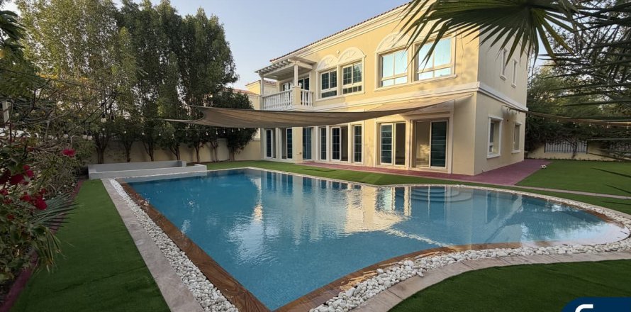 Вилла в Jumeirah Village Triangle, Дубай, 4 спальни, 689м², № 91118