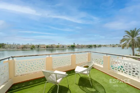 Вилла в The Lakes, Дубай, 4 спальни, 351м², № 122366