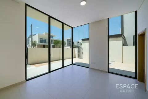 Villa in Dubai Hills Estate, Dubai 5 bedrooms, 964 sq.m. № 122370 - photo 8