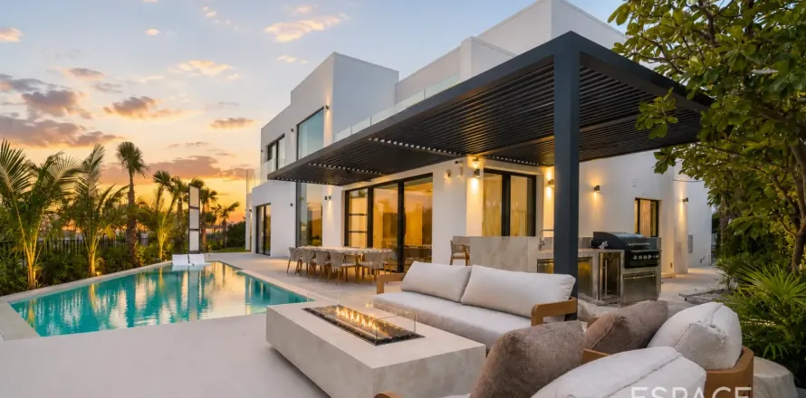 Villa à Jumeirah Islands, Dubai, 5 chambres, 632 m², № 122363