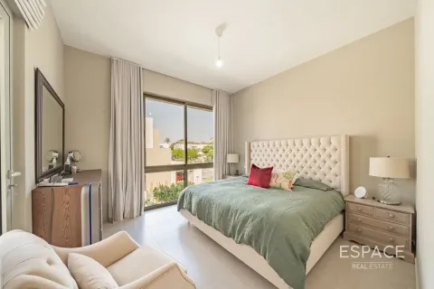 Villa in Reem Community, Arabian Ranches 2, Dubai 4 bedrooms, 242 sq.m. № 61457 - photo 15