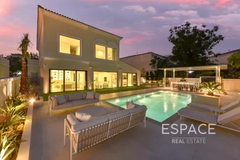 Villa in Jumeirah Village Triangle, Dubai 4 bedrooms, 369 sq.m. № 61461 - photo 1