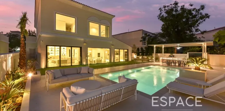 Villa in Jumeirah Village Triangle, Dubai 4 bedrooms, 369 sq.m. № 61461