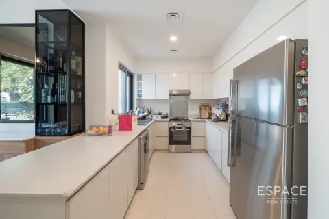 Villa à Dubai Hills Estate, Dubai, 4 chambres, 242 m², № 61460 - photo 2