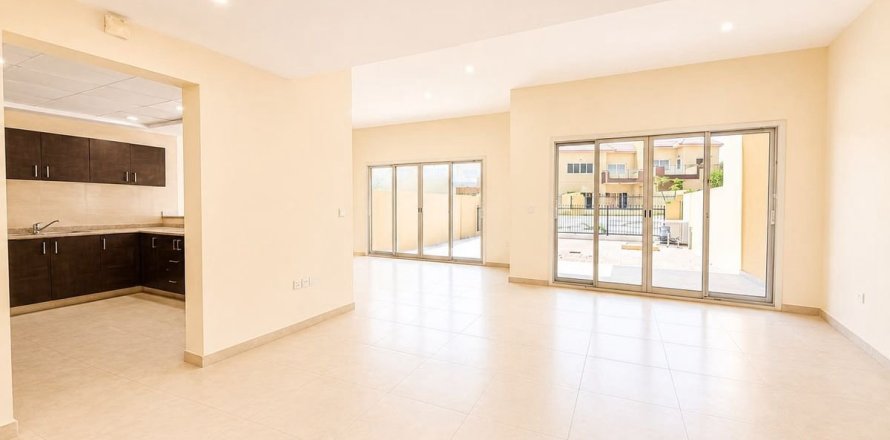 Villa in Dubai 4 bedrooms, 290.7 sq.m. № 115278