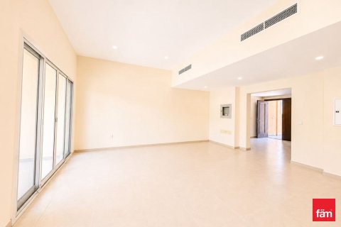 Villa in Dubai 4 bedrooms, 290.7 sq.m. № 115278 - photo 3