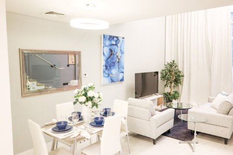 Townhouse in Rukan, Dubai 3 bedrooms, 180 sq.m. № 3707 - photo 3
