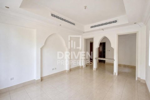 Apartment in Downtown Dubai (Downtown Burj Dubai), Dubai 1 bedroom, 100.52 sq.m. № 134255 - photo 1