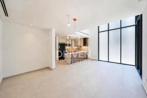 Таунхаус в Мудоне, Дубай, 4 спальни, 168.06м², № 134256