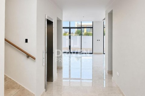 Villa in District 11, Mohammed Bin Rashid City, Dubai 5 bedrooms, 955.32 sq.m. № 143135 - photo 4