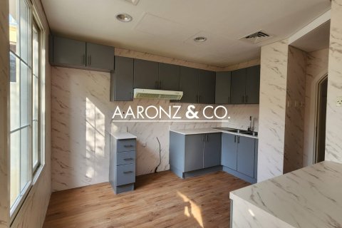 Villa en The Springs, Dubai, 2 dormitorios, 162 m², № 101180 - foto 3