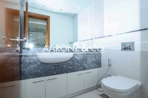 Apartment in Business Bay, Dubai 2 bedrooms, 128 sq.m. № 101179 - photo 5