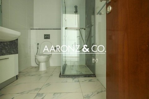 Apartment in Business Bay, Dubai 2 bedrooms, 128 sq.m. № 101179 - photo 4