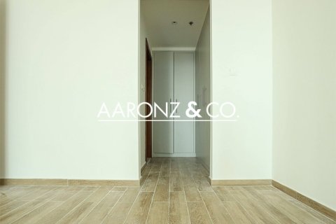 Apartment in Business Bay, Dubai 2 bedrooms, 128 sq.m. № 101179 - photo 12