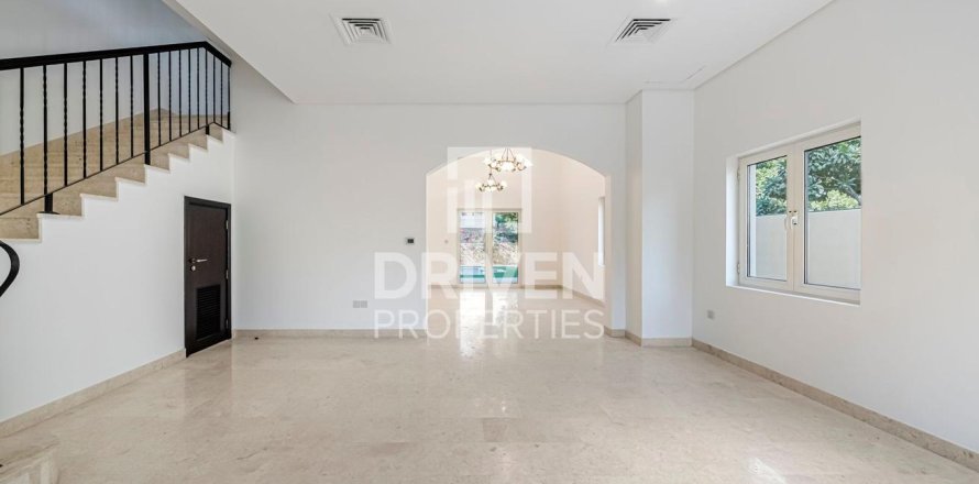 Villa en Hacienda, The Villa, Dubai, 5 dormitorios, 555.65 m², № 126582