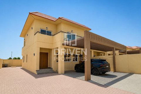 Villa en Dubai Land, Dubai, 4 dormitorios, 414.44 m², № 126583 - foto 1