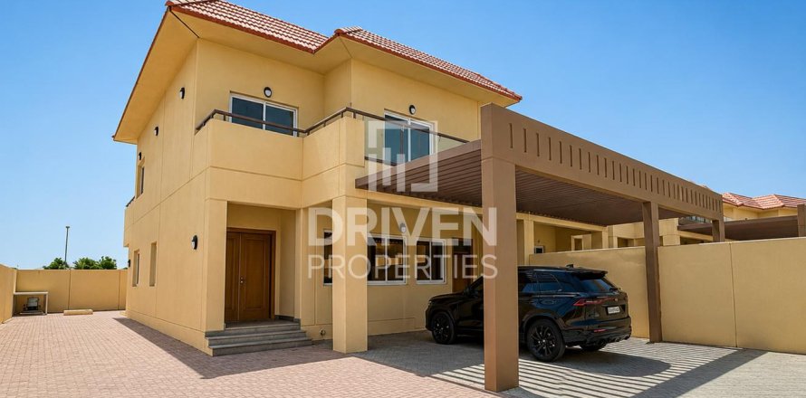 Villa en Dubai Land, Dubai, 4 dormitorios, 414.44 m², № 126583
