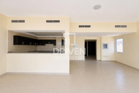 Villa en Dubai Land, Dubai, 4 dormitorios, 414.44 m², № 126583 - foto 3