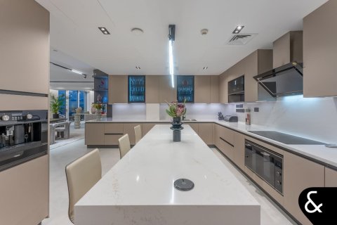 Apartment in Palm Jumeirah, Dubai 4 bedrooms, 684 sq.m. № 74770 - photo 7