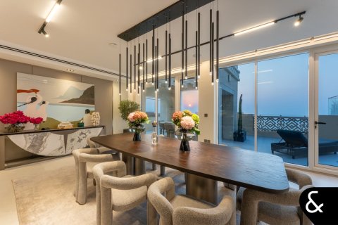 Apartment in Palm Jumeirah, Dubai 4 bedrooms, 684 sq.m. № 74770 - photo 30