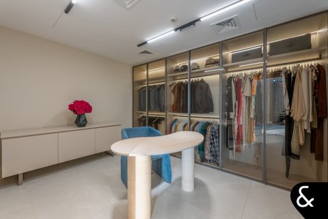 Apartment in Palm Jumeirah, Dubai 4 bedrooms, 684 sq.m. № 74770 - photo 17