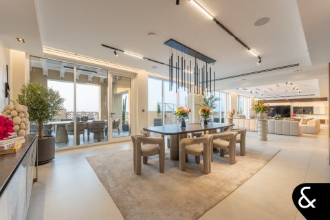 Apartment in Palm Jumeirah, Dubai 4 bedrooms, 684 sq.m. № 74770 - photo 8