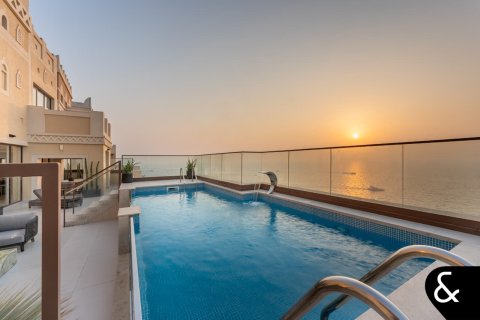 Apartment in Palm Jumeirah, Dubai 4 bedrooms, 684 sq.m. № 74770 - photo 13