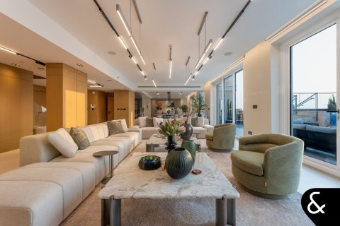 Apartment in Palm Jumeirah, Dubai 4 bedrooms, 684 sq.m. № 74770 - photo 4