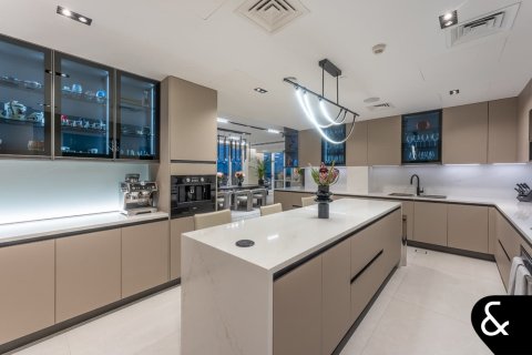 Apartment in Palm Jumeirah, Dubai 4 bedrooms, 684 sq.m. № 74770 - photo 6