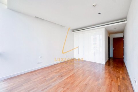 Apartment in Al Wasl, Dubai 3 bedrooms, 203 sq.m. № 119117 - photo 14
