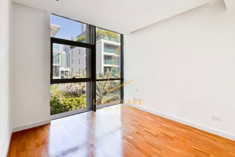 Apartment in Al Wasl, Dubai 3 bedrooms, 203 sq.m. № 119117 - photo 17