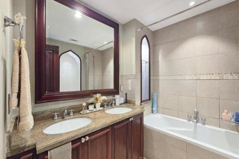 Apartment in Downtown Dubai (Downtown Burj Dubai), Dubai 2 bedrooms, 131 sq.m. № 103251 - photo 6