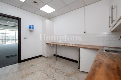 Снять в аренду офис в Sheikh Zayed Road, Дубай: 430.97701700м², № 13697 - фото 3