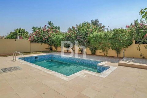 Снять в аренду виллу в The Villa, Дубай: 5 спален, 561м², № 21999 - фото 13