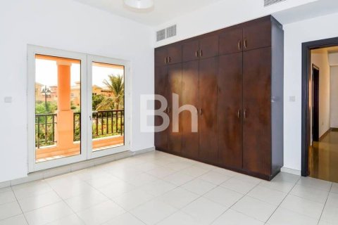 Снять в аренду виллу в The Villa, Дубай: 5 спален, 561м², № 21999 - фото 7