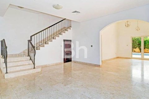 Снять в аренду виллу в The Villa, Дубай: 5 спален, 561м², № 21999 - фото 3