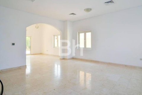 Снять в аренду виллу в The Villa, Дубай: 5 спален, 561м², № 21999 - фото 2