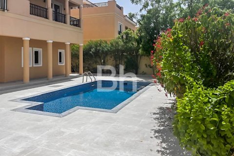 Снять в аренду виллу в The Villa, Дубай: 5 спален, 561м², № 21999 - фото 16