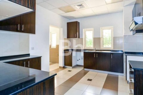 Снять в аренду виллу в The Villa, Дубай: 5 спален, 561м², № 21999 - фото 8