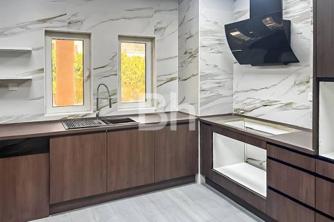 Снять в аренду виллу в The Villa, Дубай: 5 спален, 561м², № 21999 - фото 15