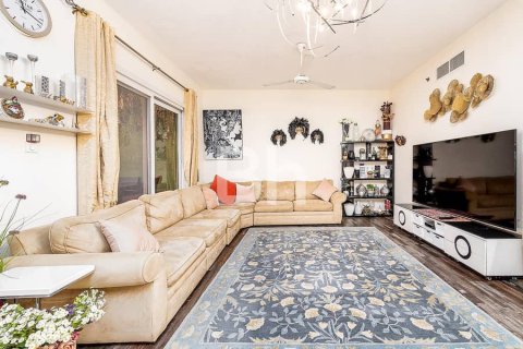 Apartment in Jumeirah Village Circle, Dubai 2 bedrooms, 164 sq.m. № 21995 - photo 2