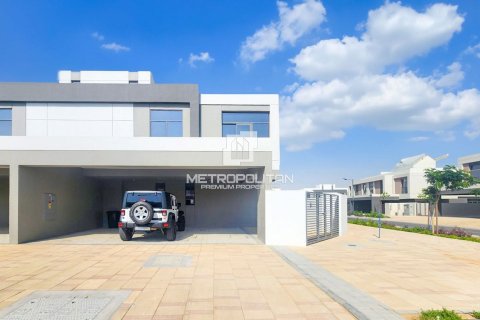 Villa en The Pulse, Dubai South (Dubai World Central), Dubai, 5 dormitorios, 380 m², № 73087 - foto 1