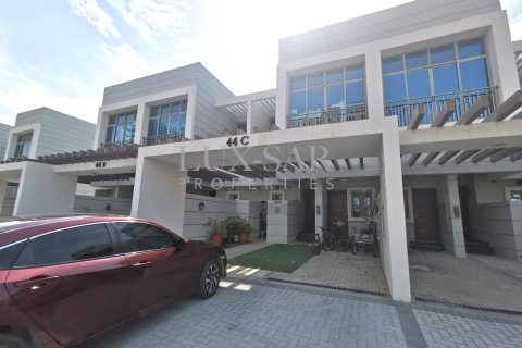 Adosado en Al Furjan, Dubai, 3 dormitorios, 177.4 m², № 37570 - foto 2