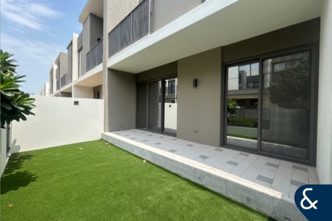 Купить виллу в Tilal Al Ghaf, Дубай: 3 спальни, 203м², № 74496 - фото 1