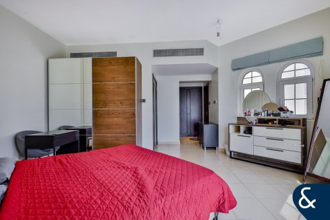 Купить виллу в Dubai Land, Дубай: 4 спальни, 394м², № 74498 - фото 15