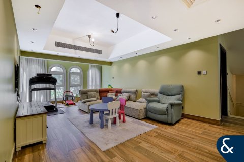 Купить виллу в Dubai Land, Дубай: 4 спальни, 394м², № 74498 - фото 9